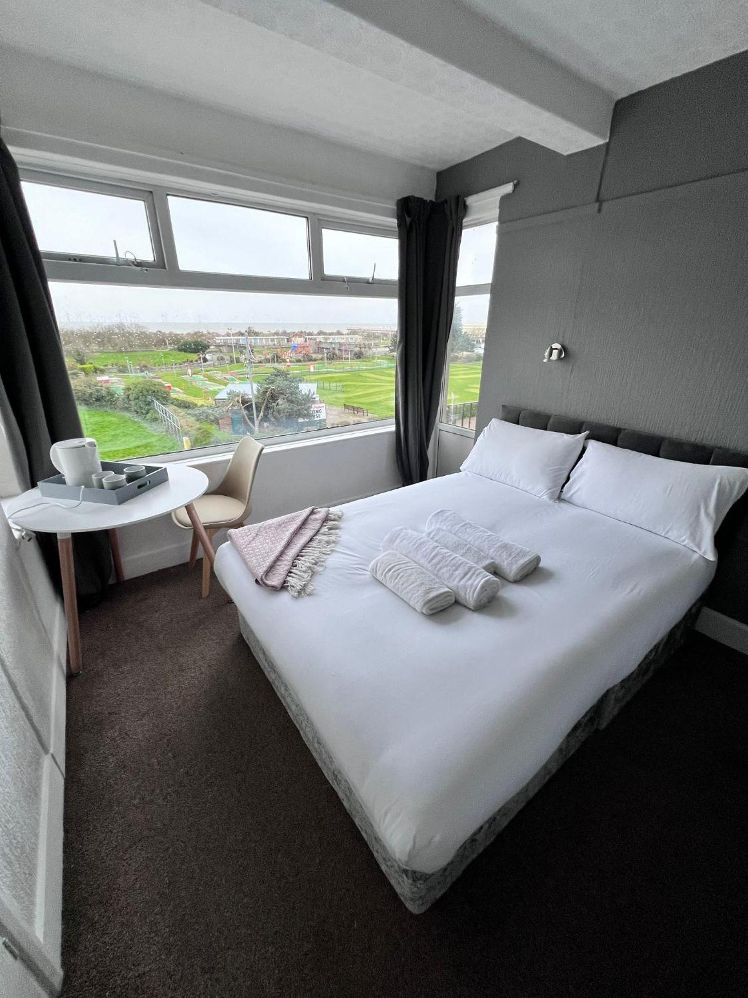 Harbour Hotel *