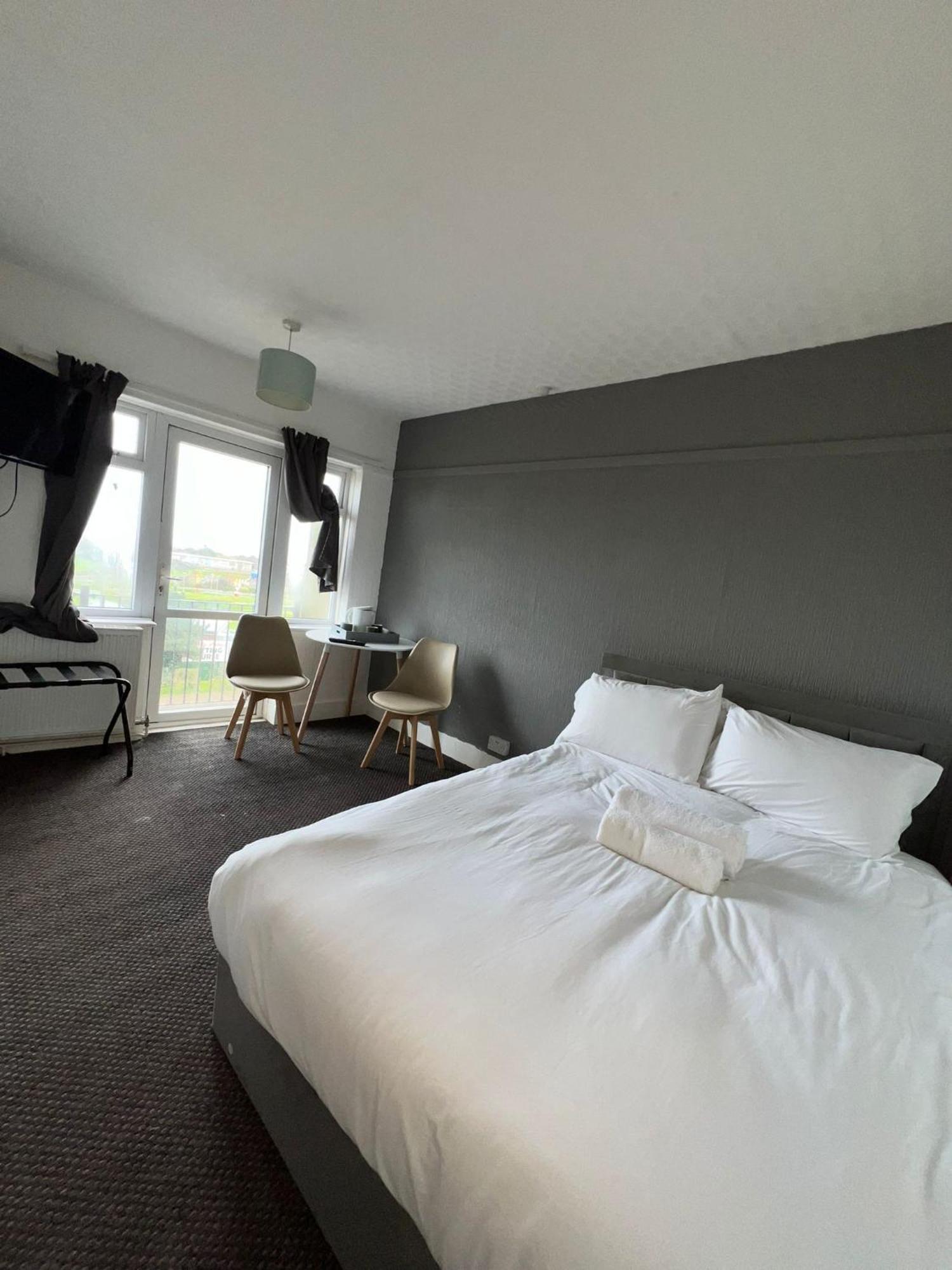 Harbour Hotel *
